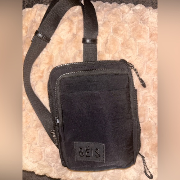 BEIS The Sport Sling in Black! - Picture 3 of 8